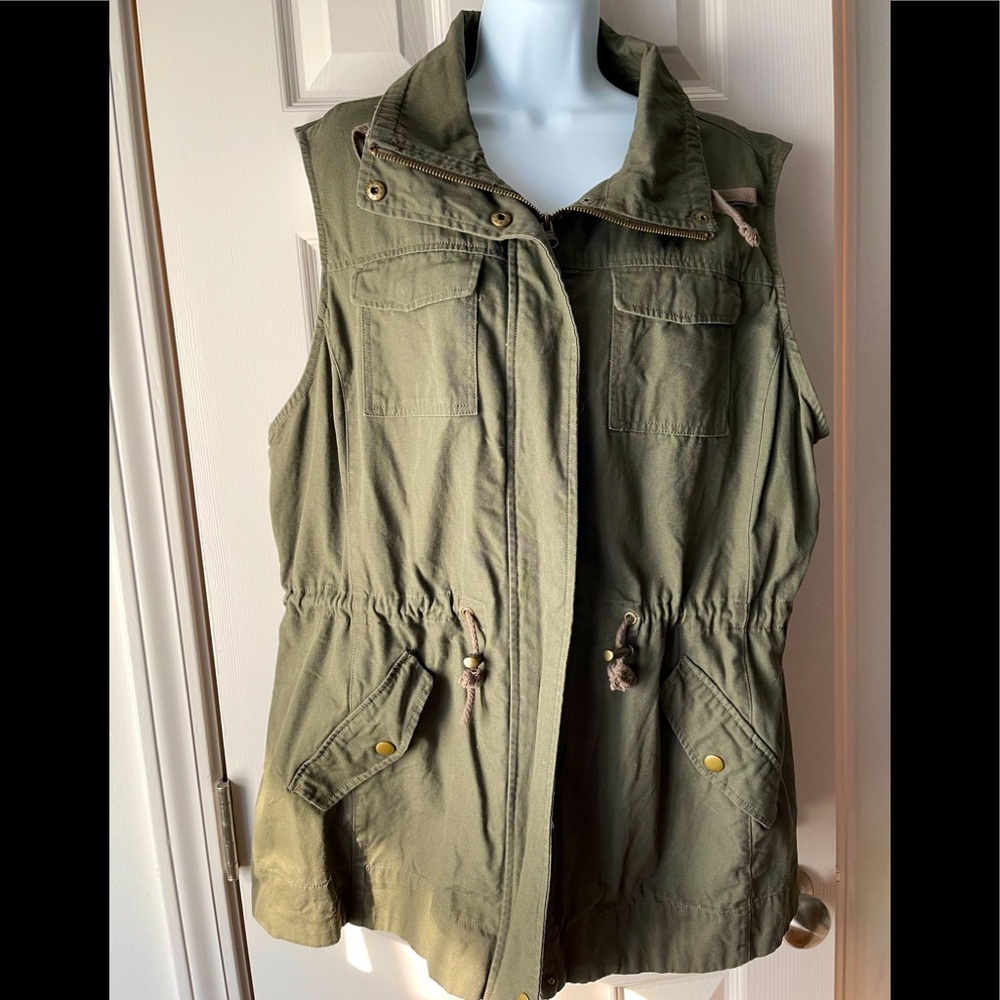 NWOT Canvas Utility Vest. Olive Green. Size XXL.